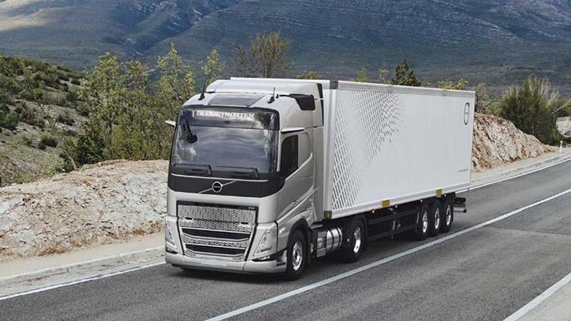 مقایسه فنی FH500 دیزل vs G13 500 LNG؛ موتور این کامیون‌ها چه تفاوتی با هم دارد؟